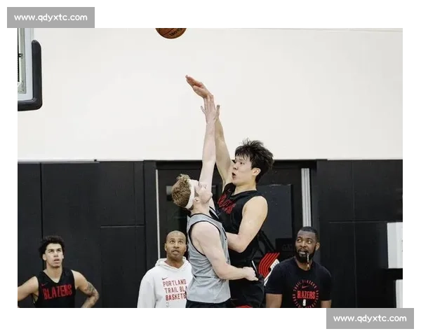 杨瀚森试训征服开拓者 主帅盛赞全场最佳 扣篮王之子无奈称难以招架